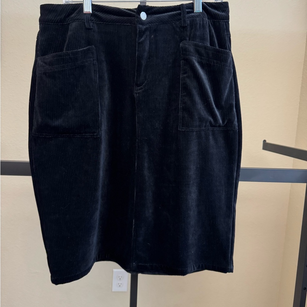 Polagram Elegant Black Pencil Skirt